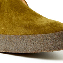 Load image into Gallery viewer, Joe &amp; Co x Sanders 02 Olive Green Suede Chucka Boot

